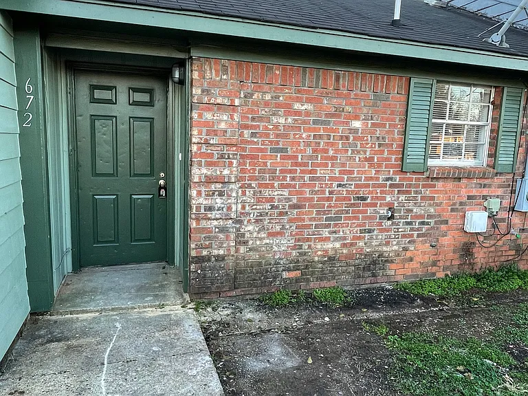 672 N Pass Rd — Photo 1