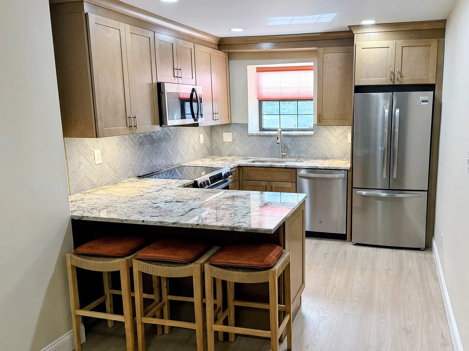 2 bed, 978 sqft, $1,695 — Photo 3