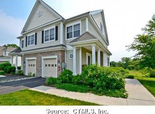4 Muirfield Ln, Bloomfield, CT 06002