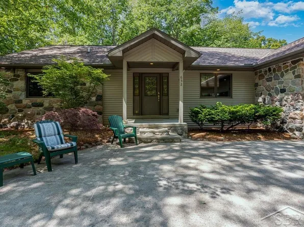 652 W Sundown Trl, Sanford, MI 48657