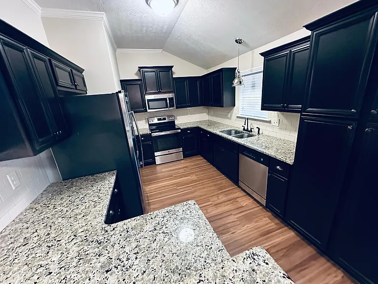 3272 Alexandria Dr — Photo 12