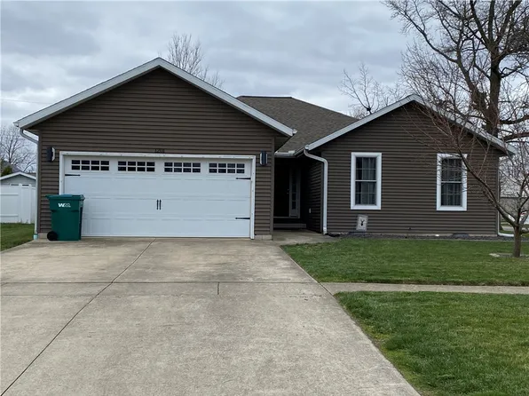 1201 S 16th St, Mattoon, IL 61938