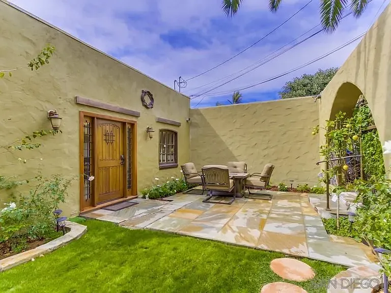 2377 Linwood St — Photo 18
