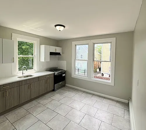 27-29 N Munn Ave #2 Photo 1