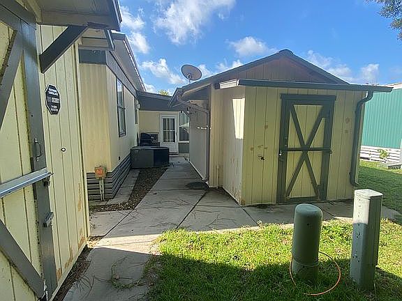 4th image of 5431 NE 35th St Unit 241