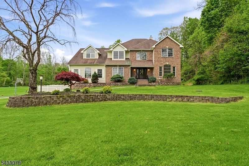 1st image of 9 Valley Manor Dr