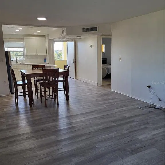 4650 Cove Cir #611 — Photo 4