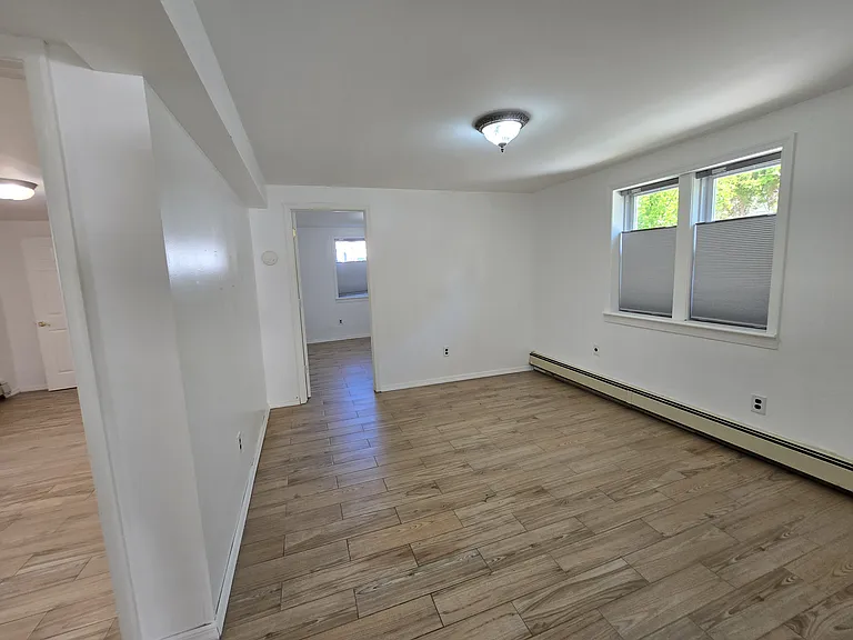 132 Ontario Ave #B — Photo 10