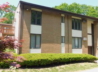 3 Hook Rd, Poughkeepsie, NY 12601