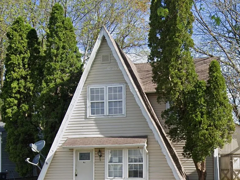 406 W Broadway St — Photo 1