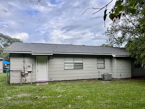2nd image of 2437 Linwood Dr