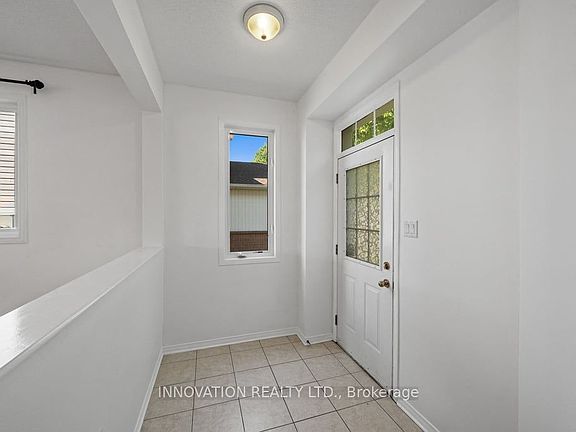 4th image of 574 Aberfoyle Cir