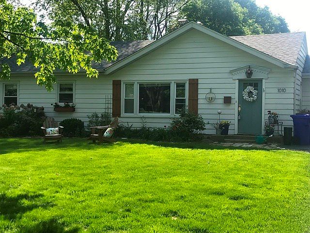 Beautiful Ranch close to town, parks & schools