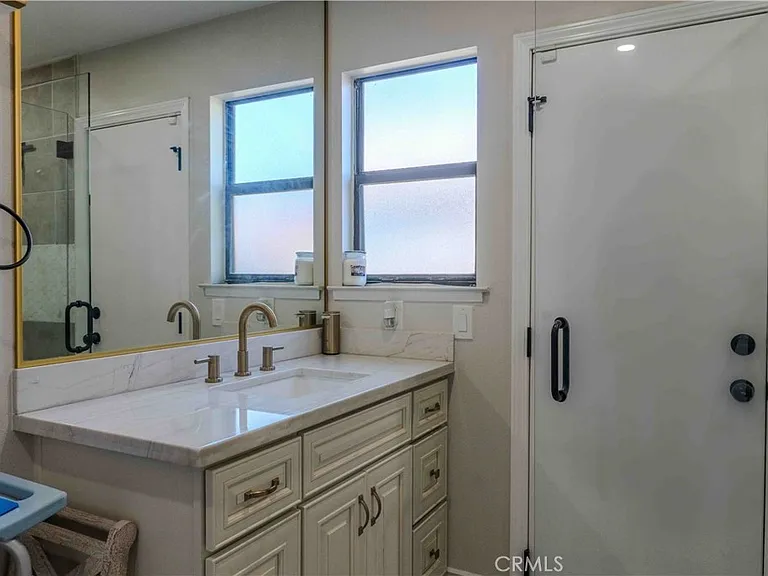 1042 Robinson Ct — Photo 16