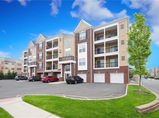 742 Liberty Ct, Piscataway, NJ 08854