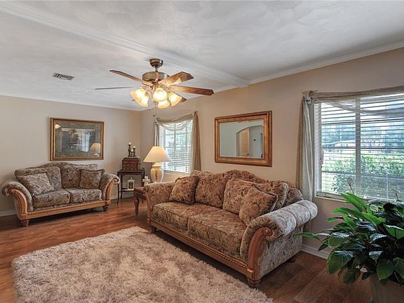5th image of 1000 Oak Dr