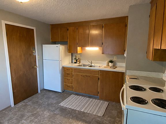 3rd image of 1005-1005 1/2 S 11th Ave #1005B