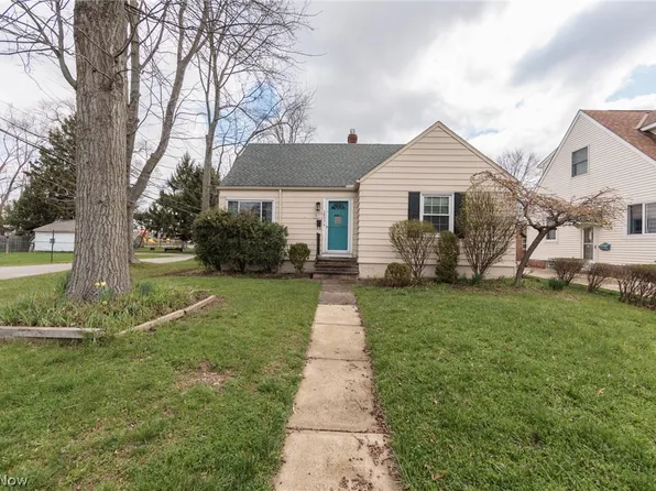 3893 W 210th St, Fairview Park, OH 44126