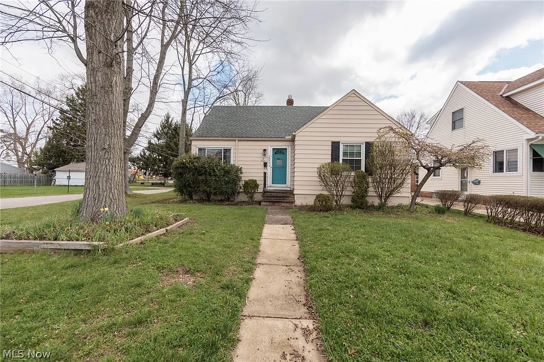 3893 W 210th St photo 1