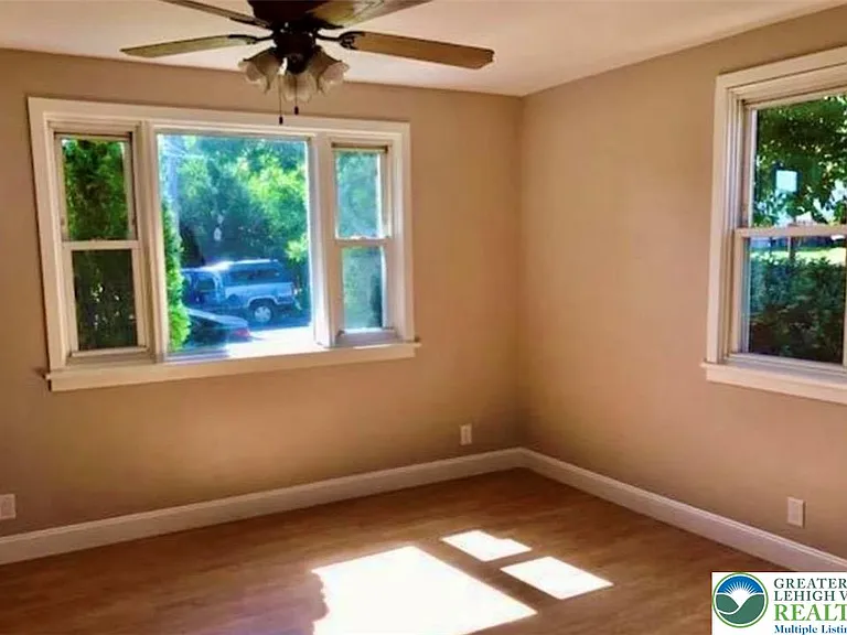 121 E Union St — Photo 2