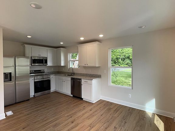 3rd image of 1703 S Lyerly St