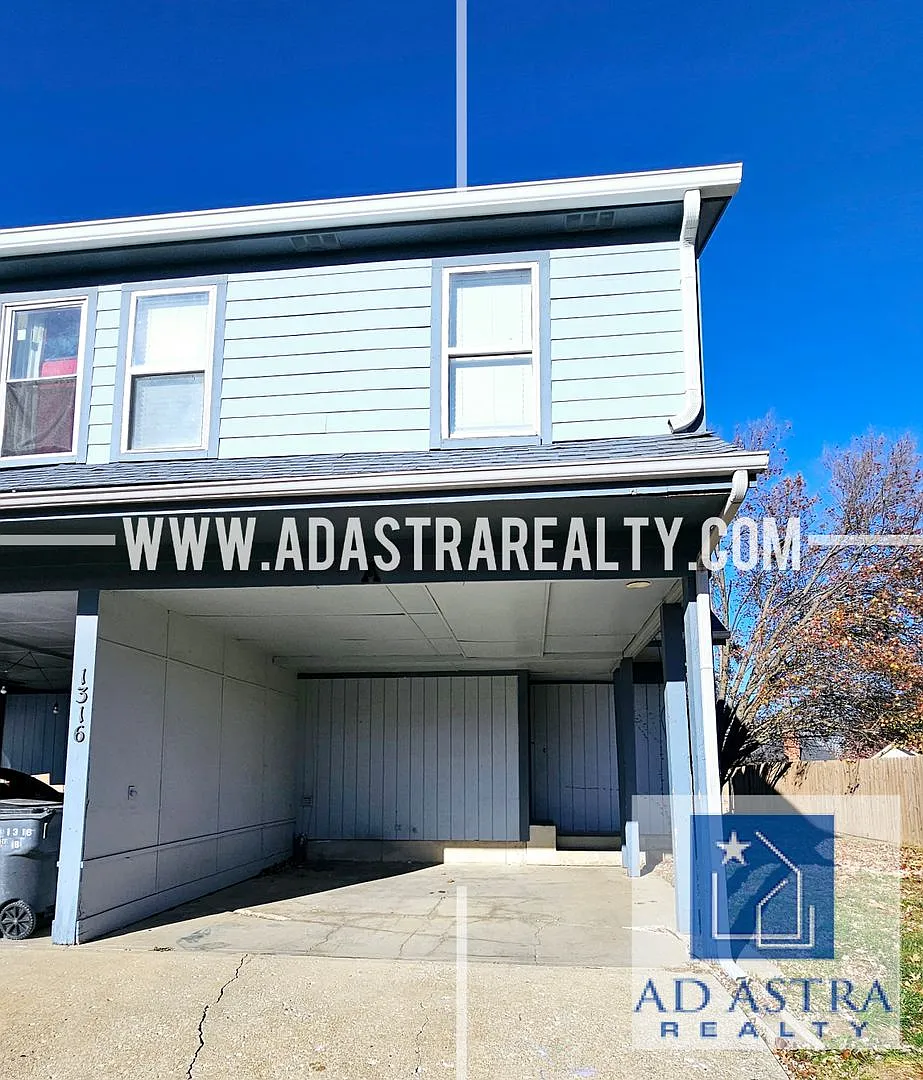 Nice 3 bed 1.5 bath townhouse in Olathe-Coming SOON!! — Photo 2