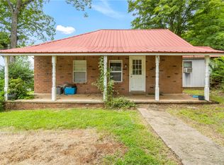 933 Serviceberry Rd, Mountainburg, AR 72946