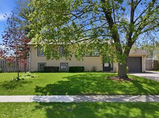 1412 Berwick Ln, New Haven, IN 46774