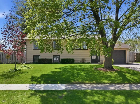 1412 Berwick Ln, New Haven, IN 46774