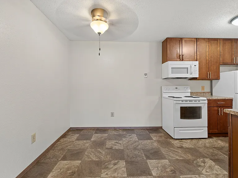 Candlewood Apartments — Photo 14