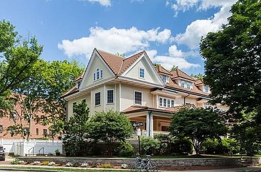 2nd image of 123 Babcock St #123