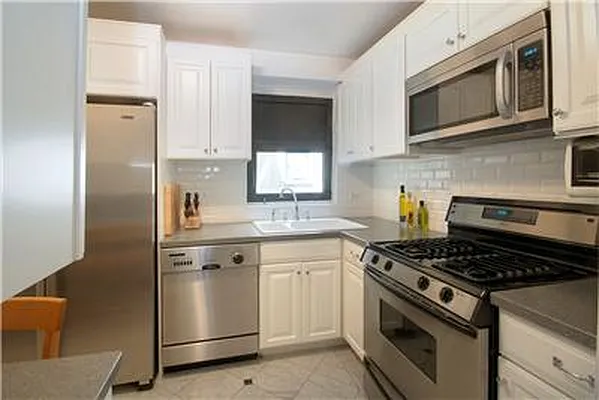 Sold by Warburg | media 9