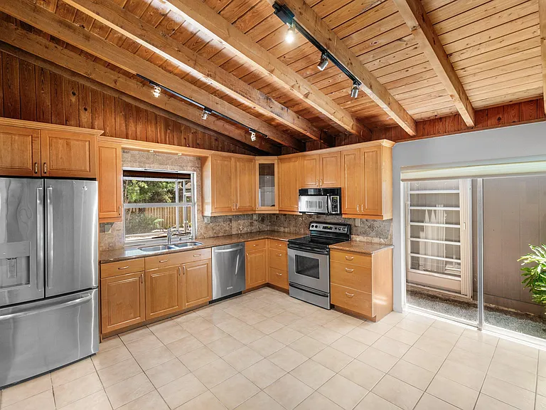 1051 SW 21st St — Photo 7
