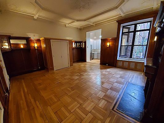 3rd image of 46 W 76th St APT 1B