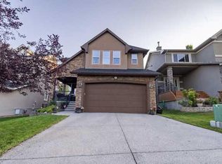 28 Crestmont Way SW, Calgary, AB T3B5Z6