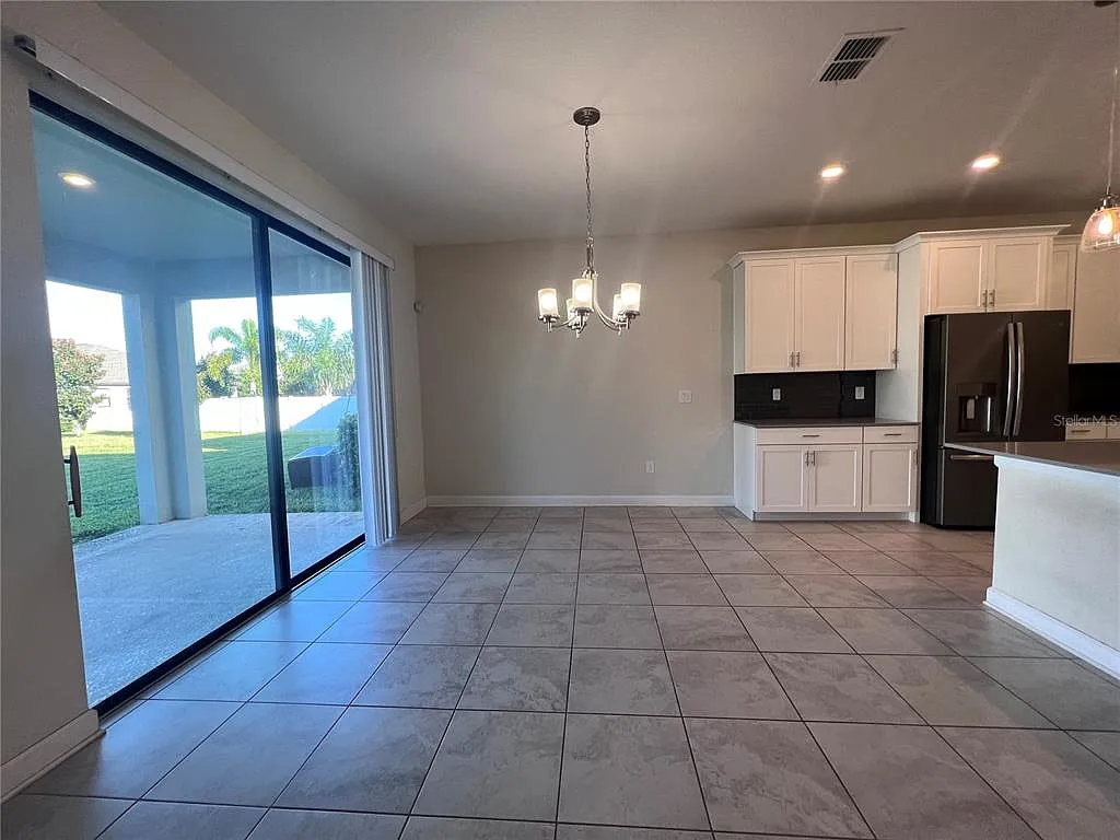 4 bed, 2.5 bath, 2803 sqft, $3,500 — Photo 4