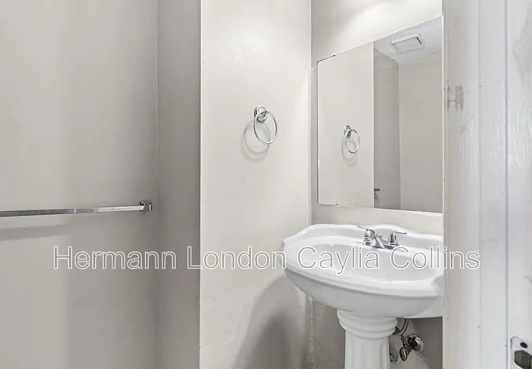 1708 S Tucker Blvd #C — Photo 18