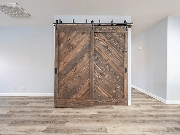 1114 W Pepper Dr — Photo 11