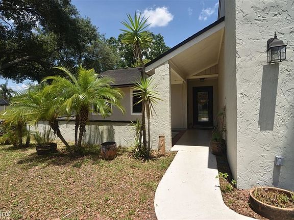 3rd image of 15411 Timberline Dr