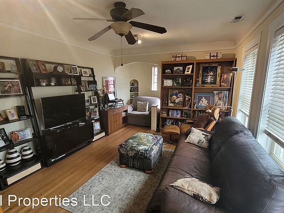 5th image of 2052 W Summerdale Ave APT 1A
