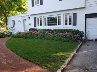 22 Brookbridge Rd, Great Neck, NY 11021