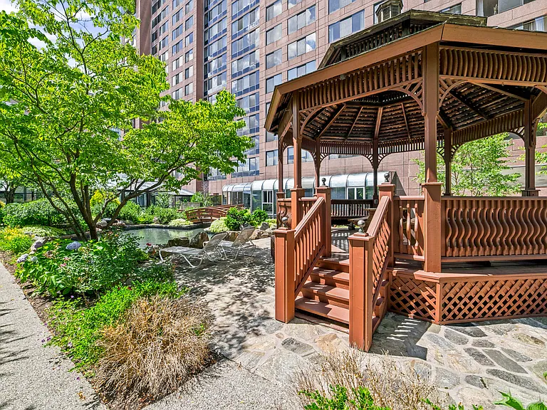 4 Martine Ave #707 — Photo 43