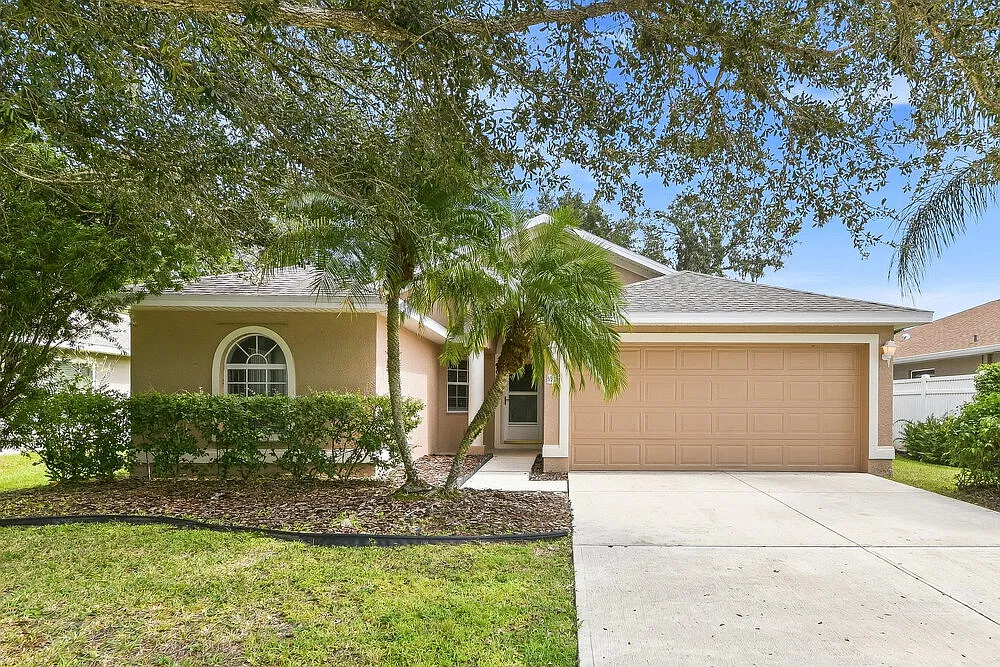 3 bed, 2.0 bath, 1713 sqft, $2,540 — Photo 1