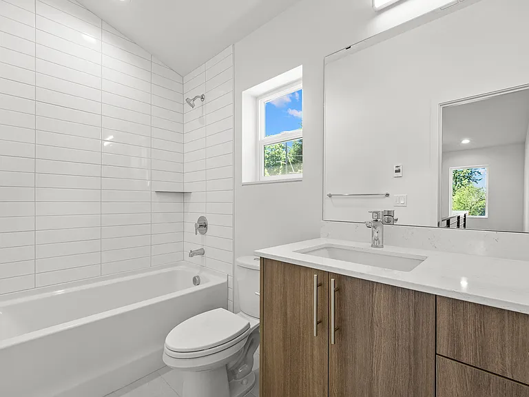 2544 NE 143rd St #B — Photo 19