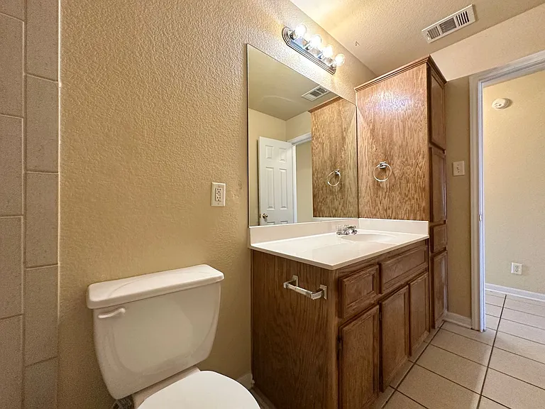 4304 Elms Run Cir — Photo 17