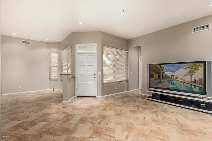 3 bed, 2.0 bath, 1780 sqft, $3,195 — Photo 2