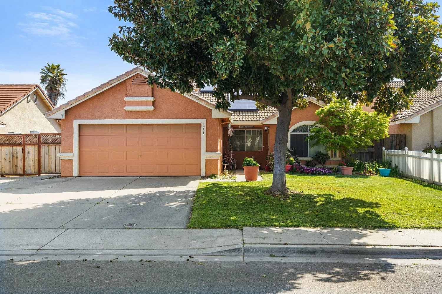 5208 Avante Ln photo 1