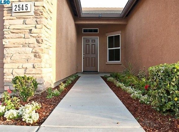 3rd image of 2545 W Glendale Ave