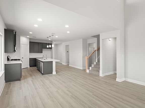 5th image of 2136 Rhodora Ave