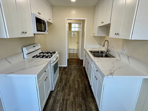 5th image of 1128 Irving Ave #D